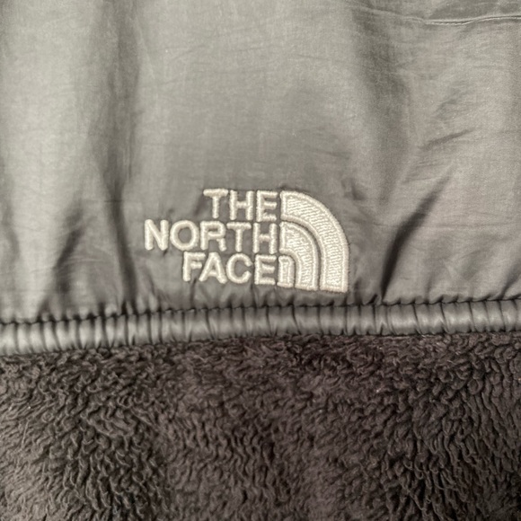 North Face Fleece jacket w hood - Picture 8 of 13